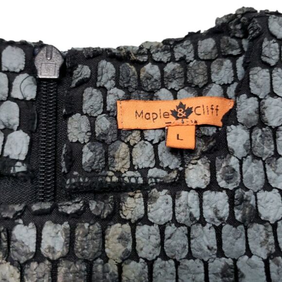 Maple & Cliff Top Size Large Womens Blouse Sleeveless Back Zip Snakeskin Pattern - Picture 3 of 4
